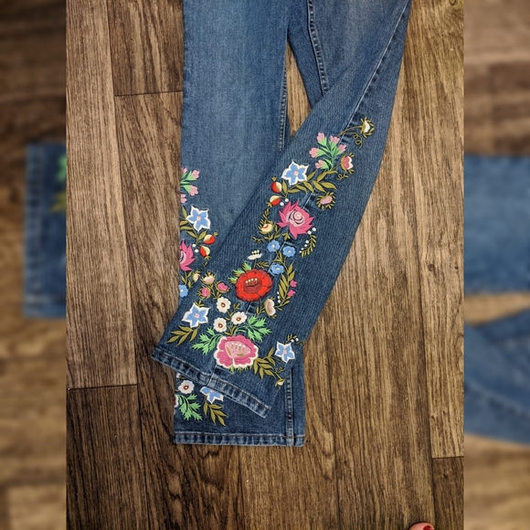 Boston Proper Denim - Boston Proper Embroidered Blue Jeans | Floral